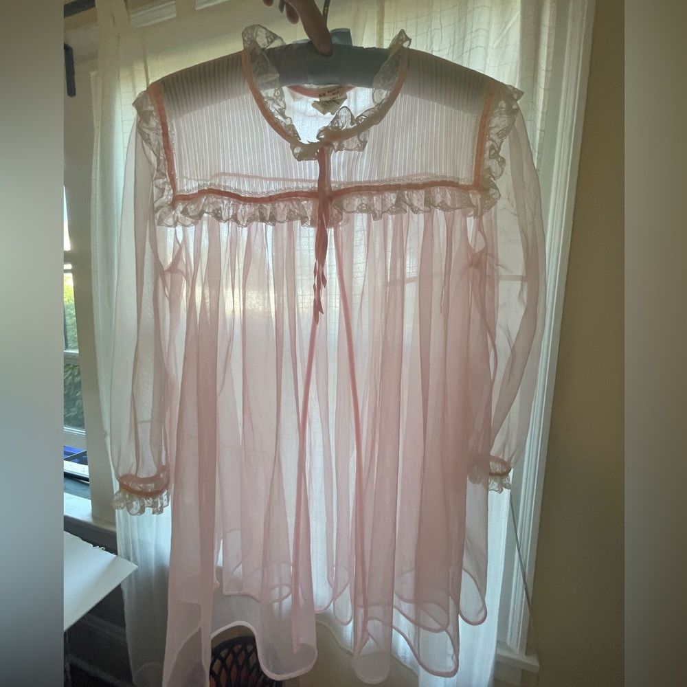 Vintage 60s Sheer Pink Nylon Pajama Nightie Top Peignoir - Picture 11 of 12